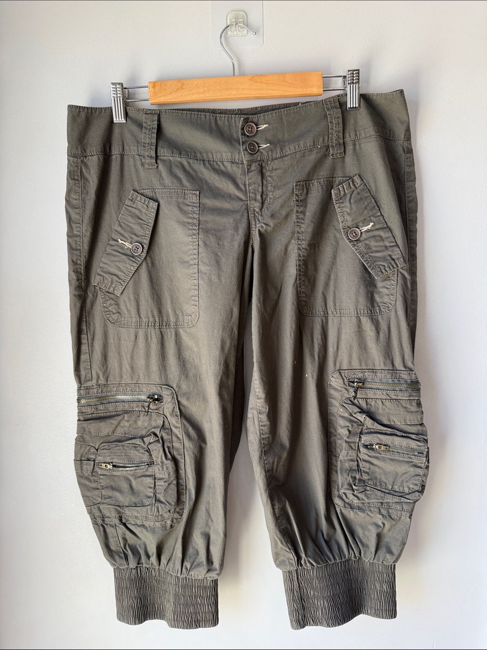 NORI Cargo Capris Army Green